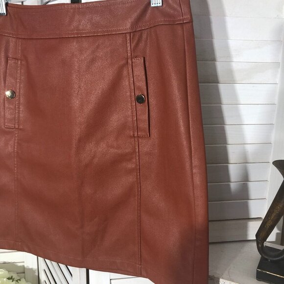 Loft Vegan Leather Mini Skirt Maroon Size 2 - Picture 3 of 9